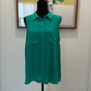 Women's Apt. 9 Sleeveless Blouse Green button up. Large.